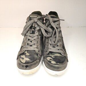 GBG Los Angeles High Top Sneakers Girls 7.5 Med Camouflage 2" Hidden Heel Lift